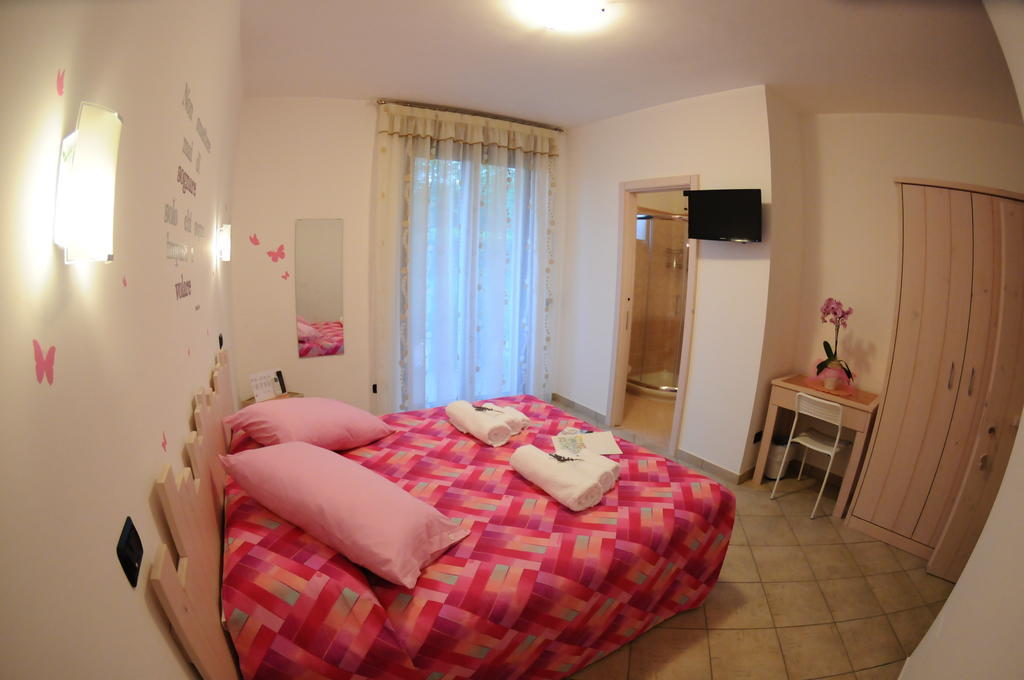 アジェーロラ ア ドゥエ パッシ ダリ デイ Bed & Breakfast 部屋 写真